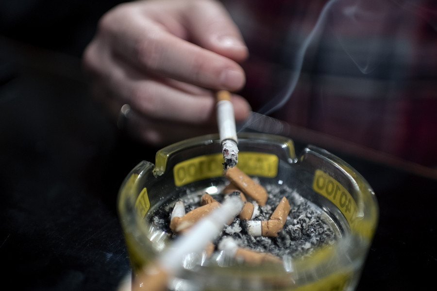 Ο καπνός του τσιγάρου αυξάνει τον κίνδυνο σοβαρής Covid-19