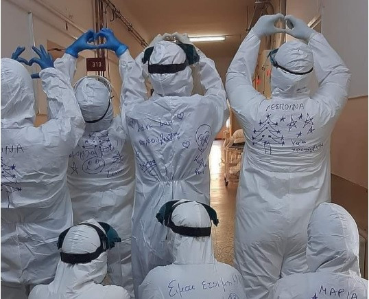 Συγκινούν οι εργαζόμενοι του νοσοκομείου Κοζάνης: Viral η φωτογραφία τους