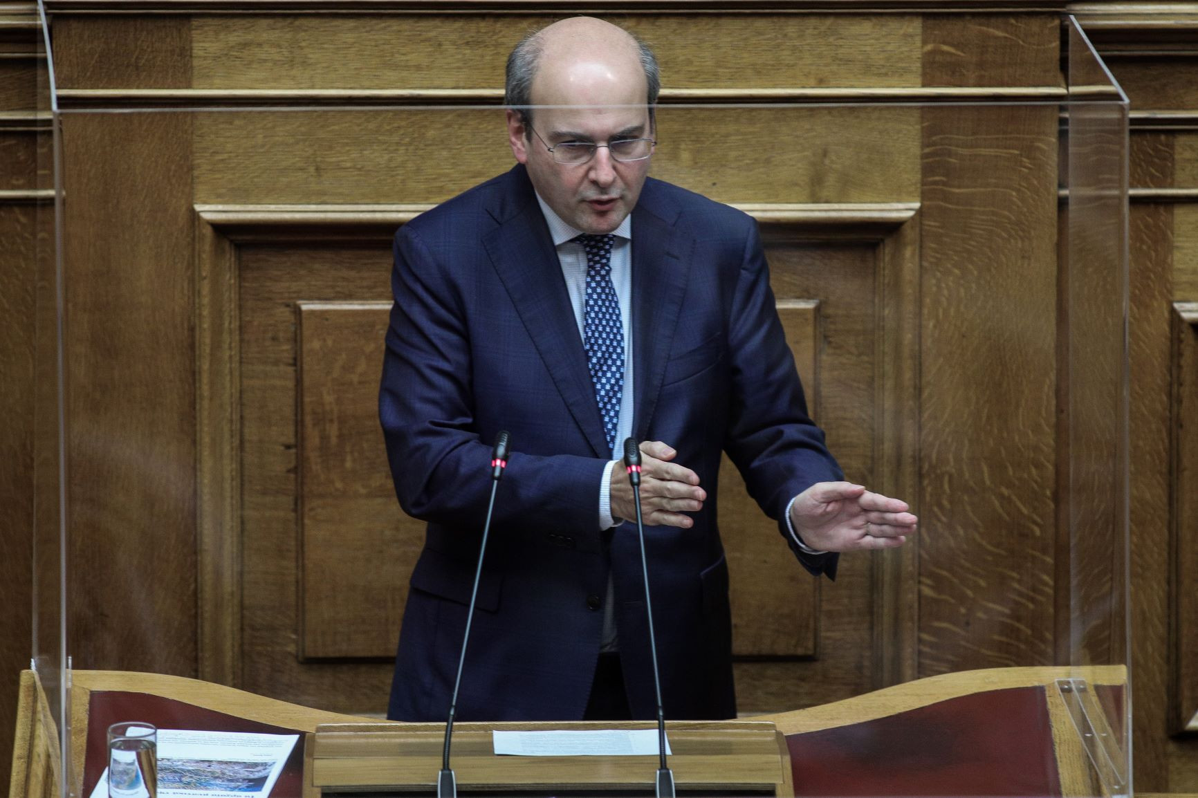 Βουλή: Αντιπαράθεση για τη νέα Χωροταξική και Πολεοδομική Νομοθεσία – 11 τροπολογίες από τον Γ. Βλάχο