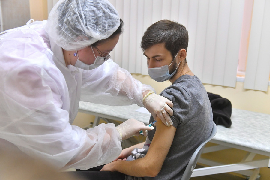 Δερμιτζάκης: Δεν μπορεί να ξεκινήσει ο εμβολιασμός με υψηλό αριθμό κρουσμάτων