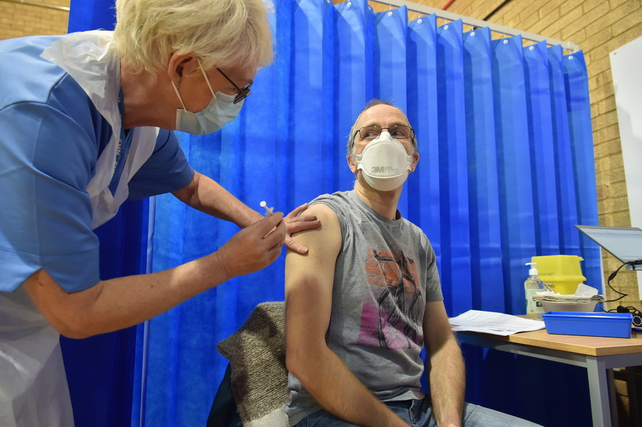 Σύσταση βρετανικών αρχών για εμβόλιο Pfizer: Όσοι έχουν σημαντικό ιστορικο αλλεργιών ας μην το κάνουν