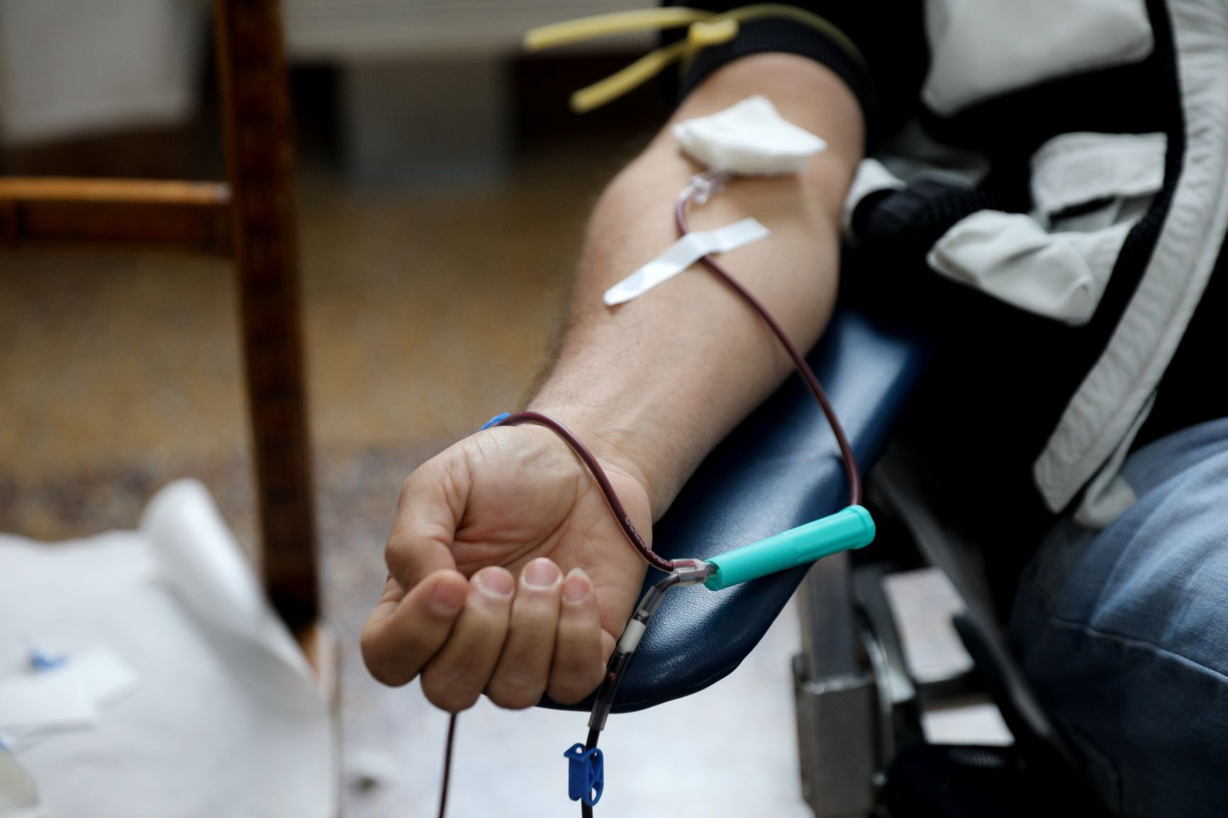Εθελοντής πήγε να δώσει αίμα και αστυνομικοί τού επέβαλαν πρόστιμο 300 ευρώ – Τι καταγγέλλουν από το νοσοκομείο