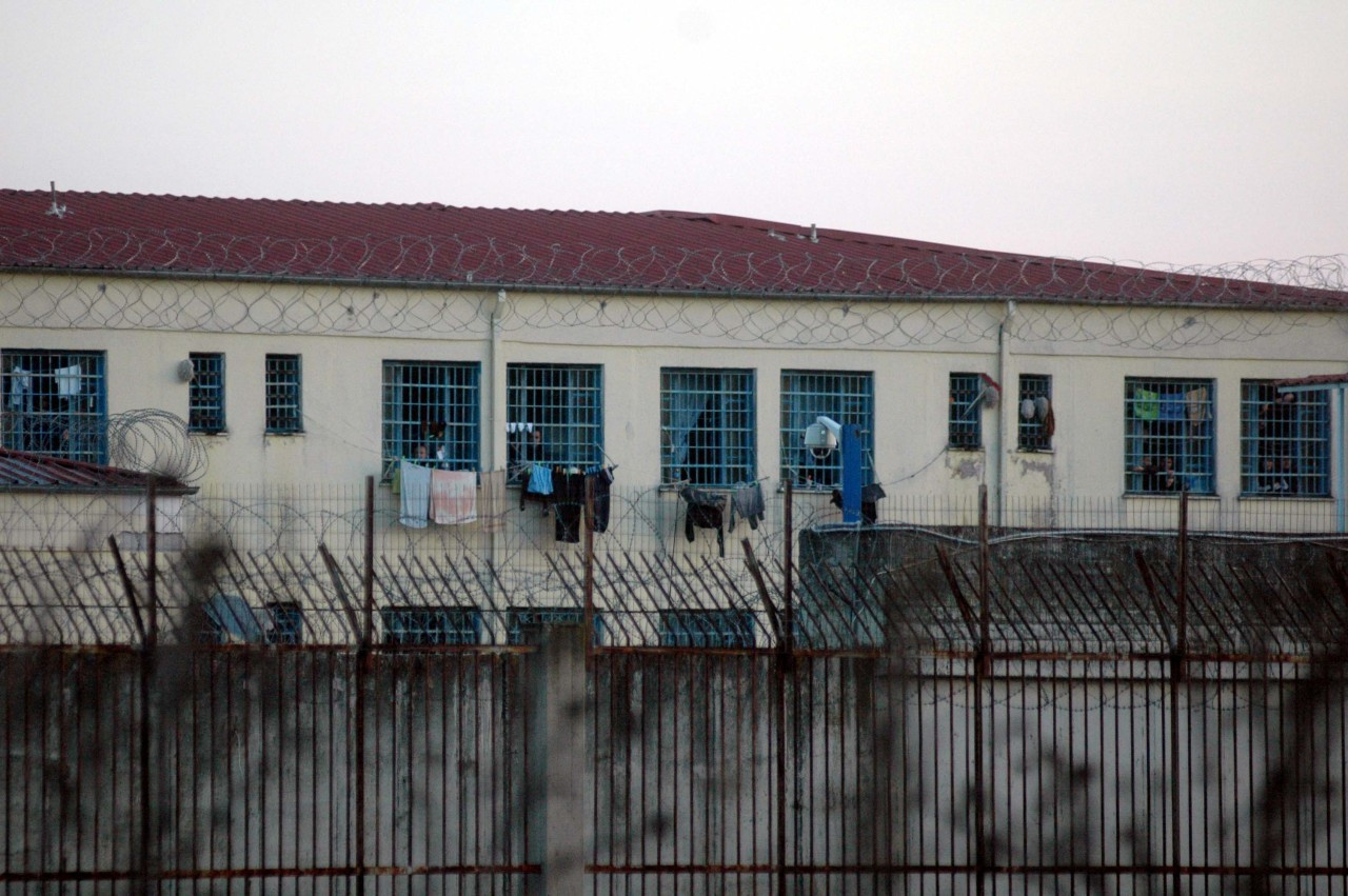 Κοροναϊός: Αυξάνονται μαζικά τα νέα κρούσματα στις φυλακές Λάρισας