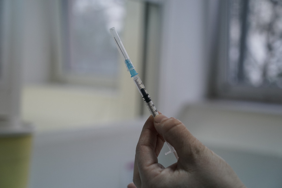 Θεμιστοκλέους: Ένα περιστατικό αλλεργικής αντίδρασης στο εμβόλιο στην Αθήνα