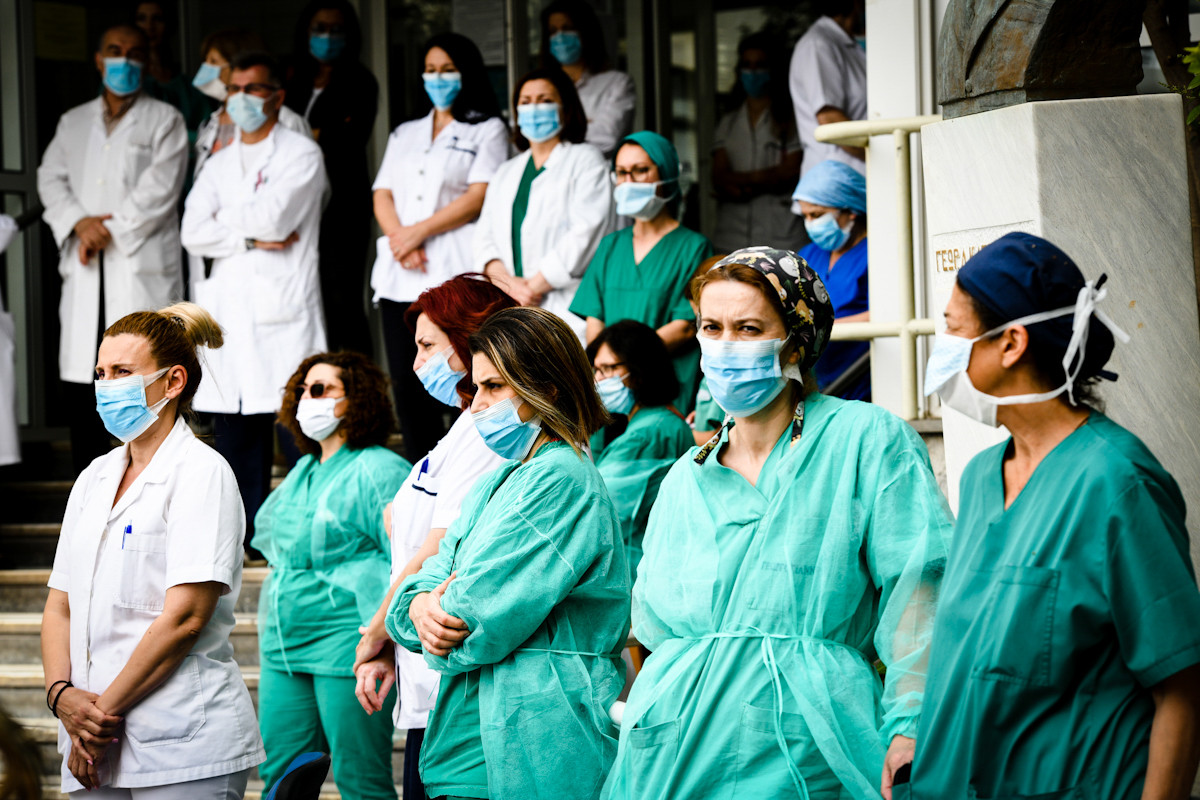 Νοσοκομειακοί γιατροί κατά κυβέρνησης για θανάτους εκτός ΜΕΘ: «Ως εδώ… Τα ψέματα τελείωσαν»