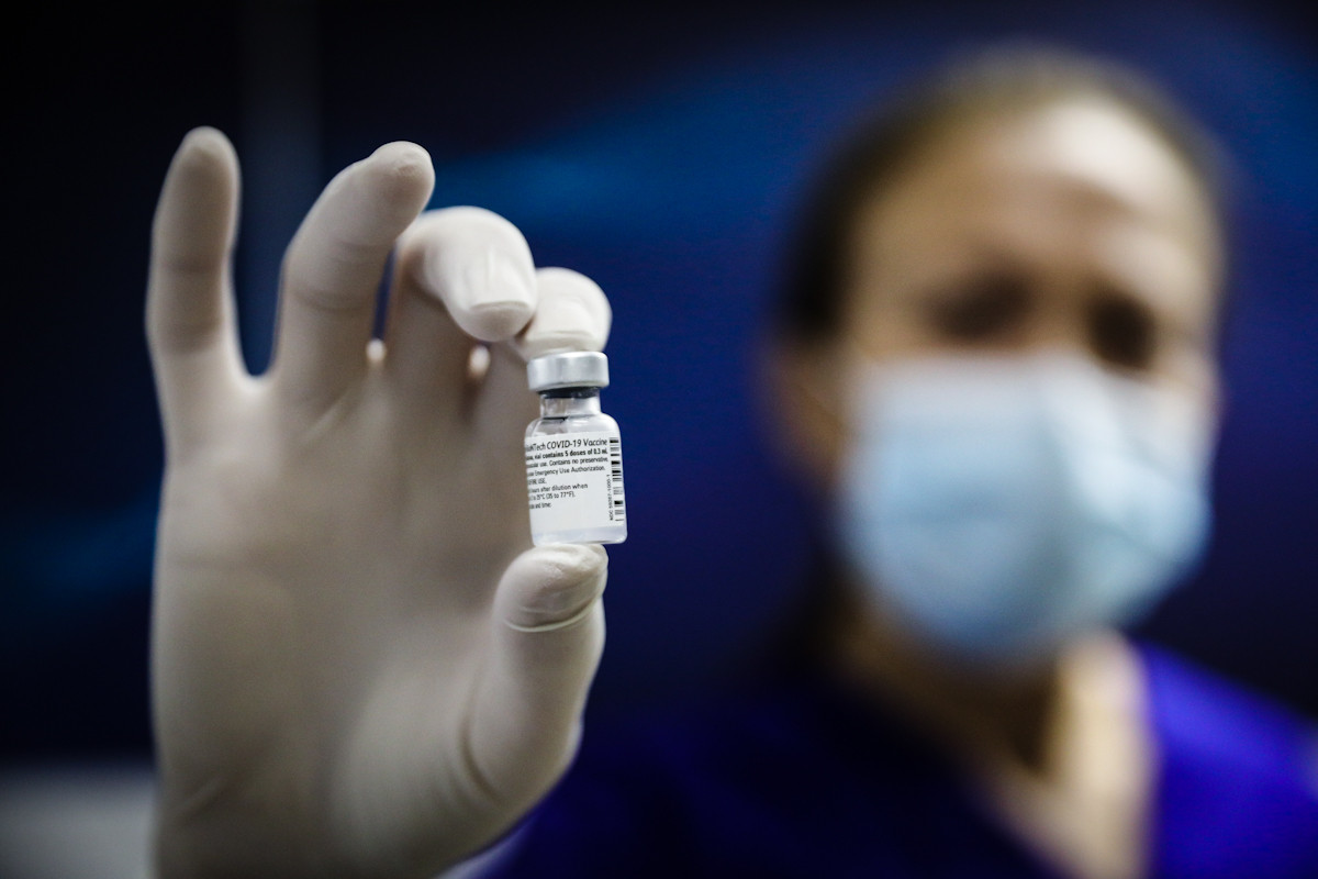 TVXS PODCAST: Στο «σκοτάδι» οι συμβάσεις με τις φαρμακευτικές για τα εμβόλια