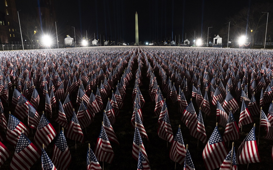 ΗΠΑ – Ορκωμοσία Μπάιντεν: 200.000 σημαίες αντί κόσμου