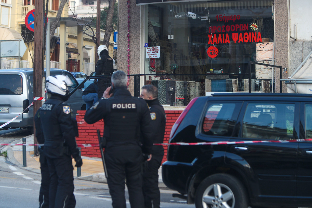 Συναγερμός στη Θεσσαλονίκη για ανταλλαγή πυροβολισμών στη μέση του δρόμου [Βίντεο]