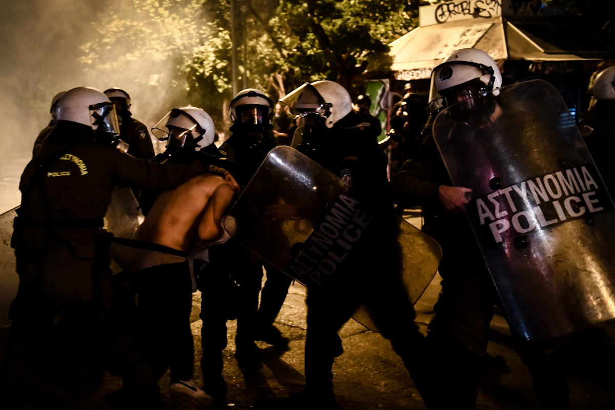 Δημοσιογράφοι και φωτορεπόρτερ στο Tvxs.gr: «Τους ενοχλεί η καταγραφή αστυνομικής βίας και μας φιμώνουν»