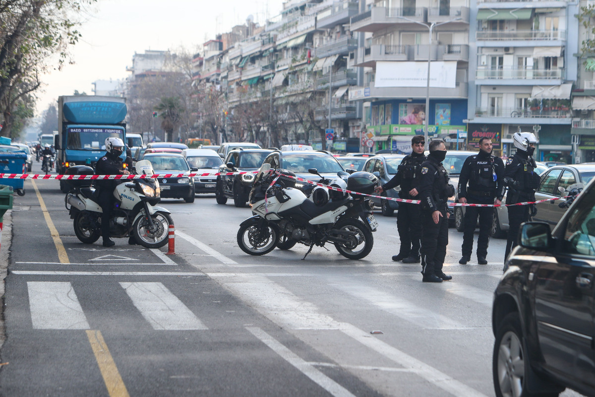 Πυροβολισμοί στη Θεσσαλονίκη: «Οπαδικές διαφορές» βλέπει η ΕΛ.ΑΣ – Καταθέτουν δύο άτομα