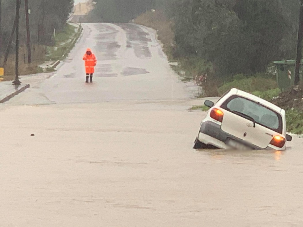 «Λίμνη» το Αγρίνιο: Σημαντικά προβλήματα και καταστροφές από την κακοκαιρία [Βίντεο]