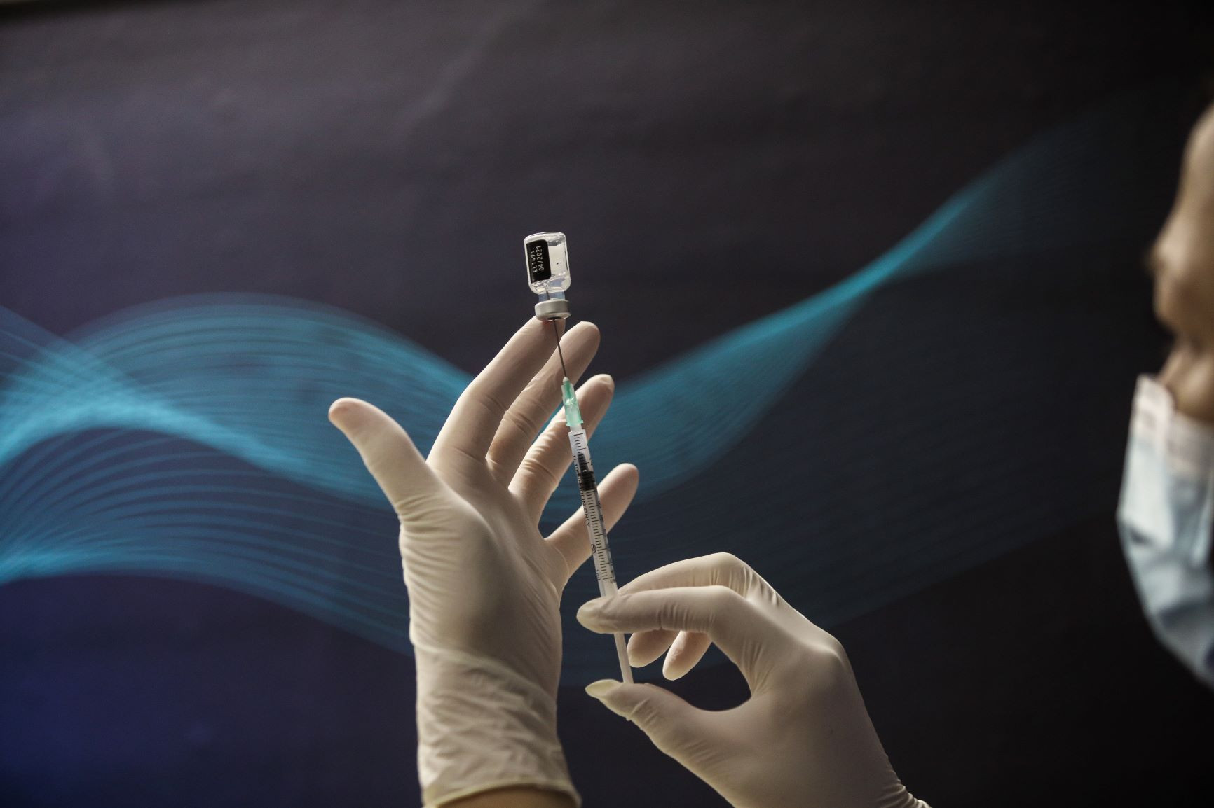 Η Sanofi θα βοηθήσει τις Pfizer/BioNTech για την παραγωγή 100 εκατ. δόσεων του εμβολίου τους