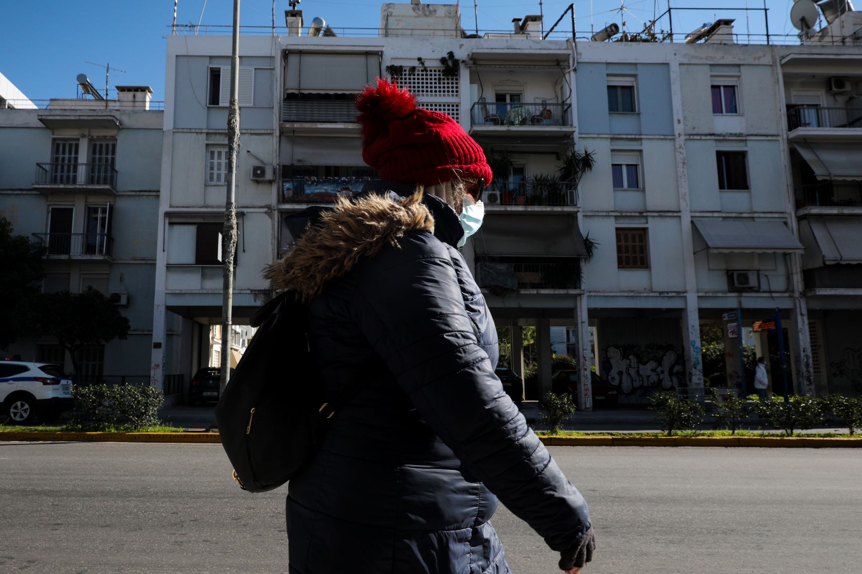 Διπλή μάσκα για τις μεταλλάξεις συνιστούν οι ειδικοί