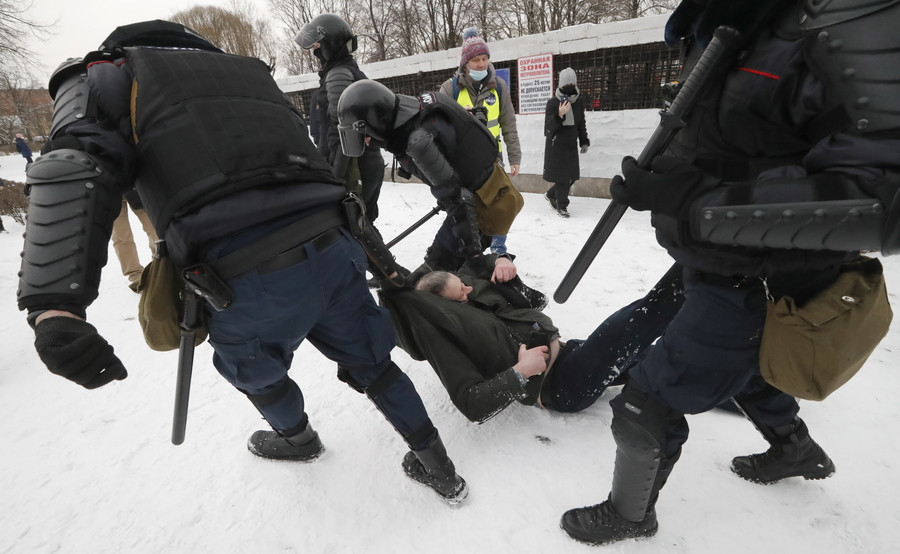 Ρωσία: Χιλιάδες συλλήψεις σε διαδηλώσεις υπέρ του Ναβάλνι
