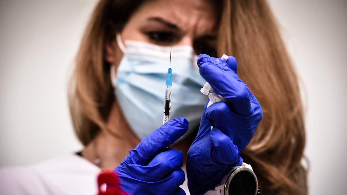 Δυσοίωνες προβλέψεις Politico: Μέχρι το Σεπτέμβριο η Ελλάδα θα έχει εμβολιάσει μόλις το 23% του πληθυσμού