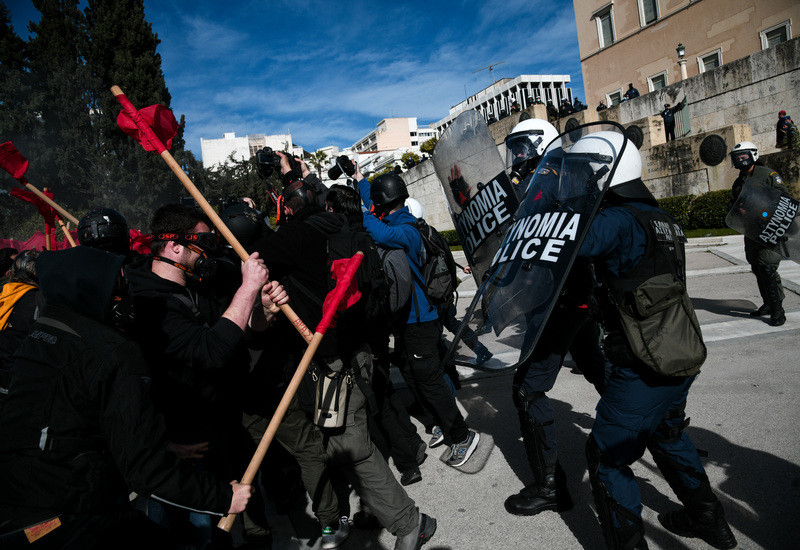 Ένταση και χημικά στο συλλαλητήριο στην Αθήνα – Δεκάδες προσαγωγές στο σωρό