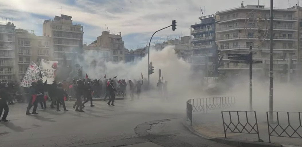 Επεισόδια στο πανεκπαιδευτικό συλλαλητήριο της Θεσσαλονίκης [Βίντεο]