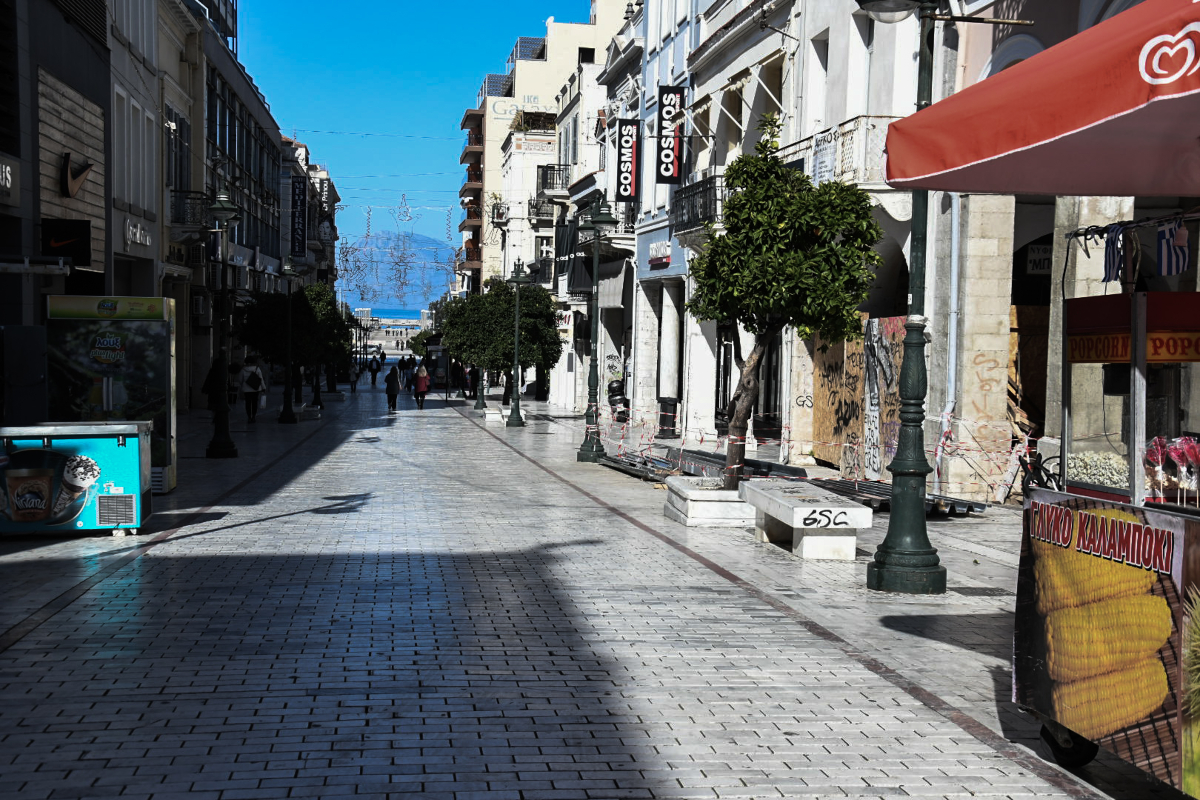 Κορονοϊός: «Κοκκινίζουν» Αχαΐα και Ρέθυμνο