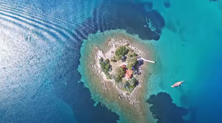 Το εξωτικό ελληνικό νησάκι του έρωτα [ΒΙΝΤΕΟ]