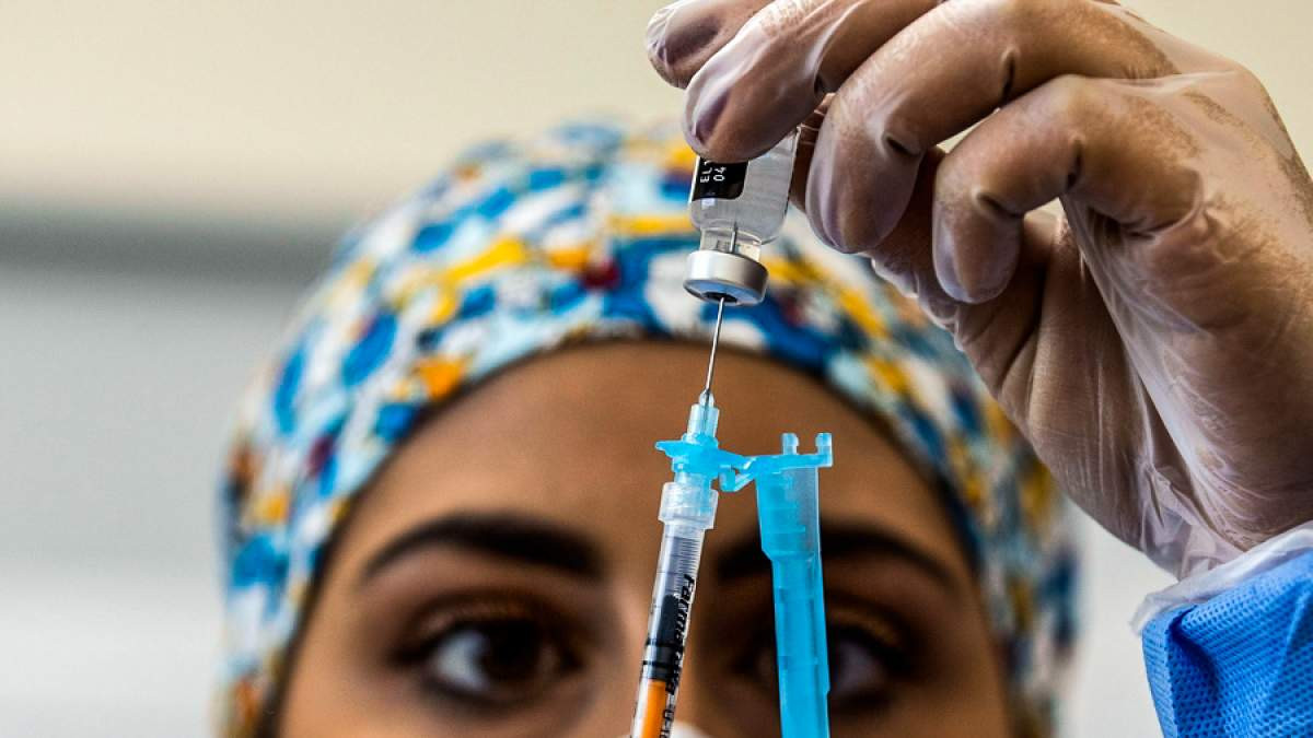 ΕΚΠΑ: Άνω του 90% των εμβολιασθέντων 25-67 ετών αναπτύσσει αντισώματα πριν τη δεύτερη δόση της Pfizer