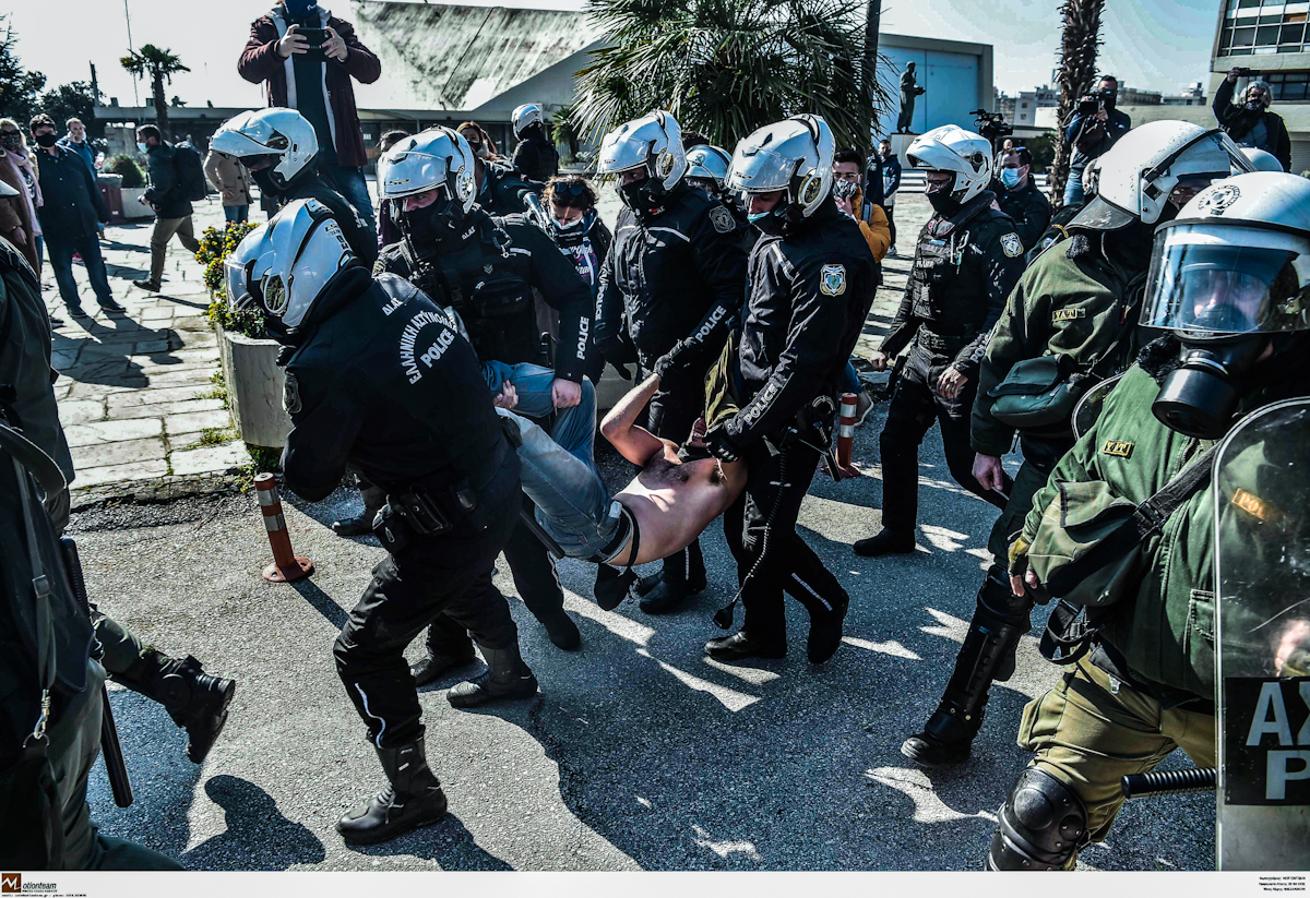 Δικηγόρος τραυματία φοιτητή του ΑΠΘ στο Tvxs.gr: «Πρόβα» καταστολής του νόμου Χρυσοχοϊδη – Κεραμέως