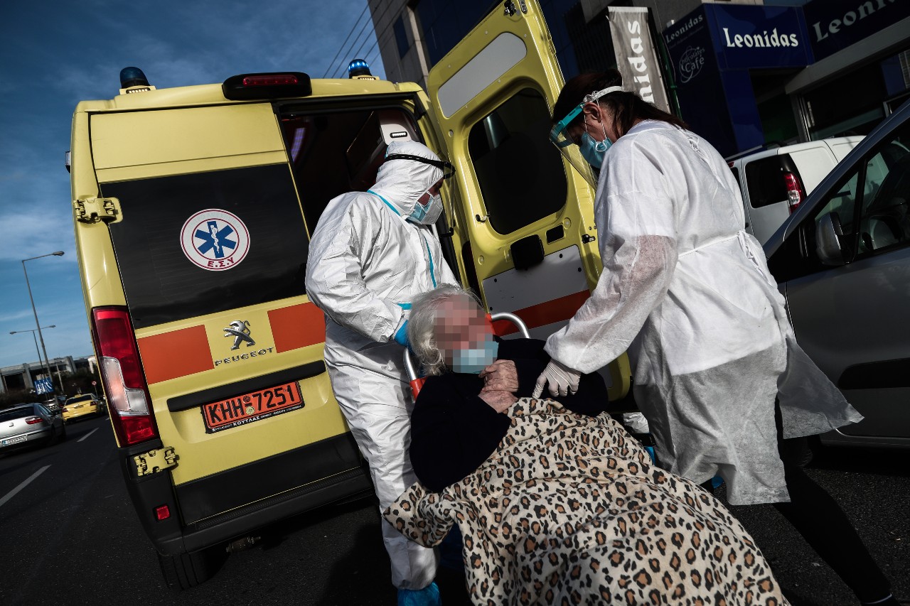 Δεκάδες κρούσματα σε γηροκομείο στον Πειραιά