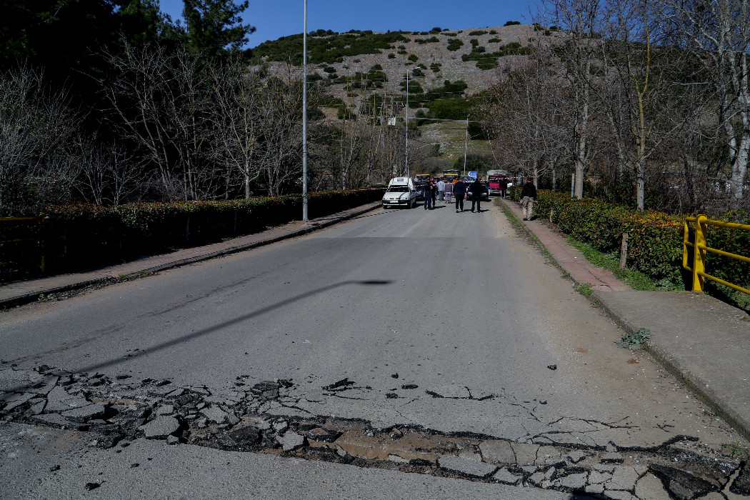 «Βυθίστηκε» 40 εκατοστά η γη στην Ελασσόνα λόγω του σεισμού