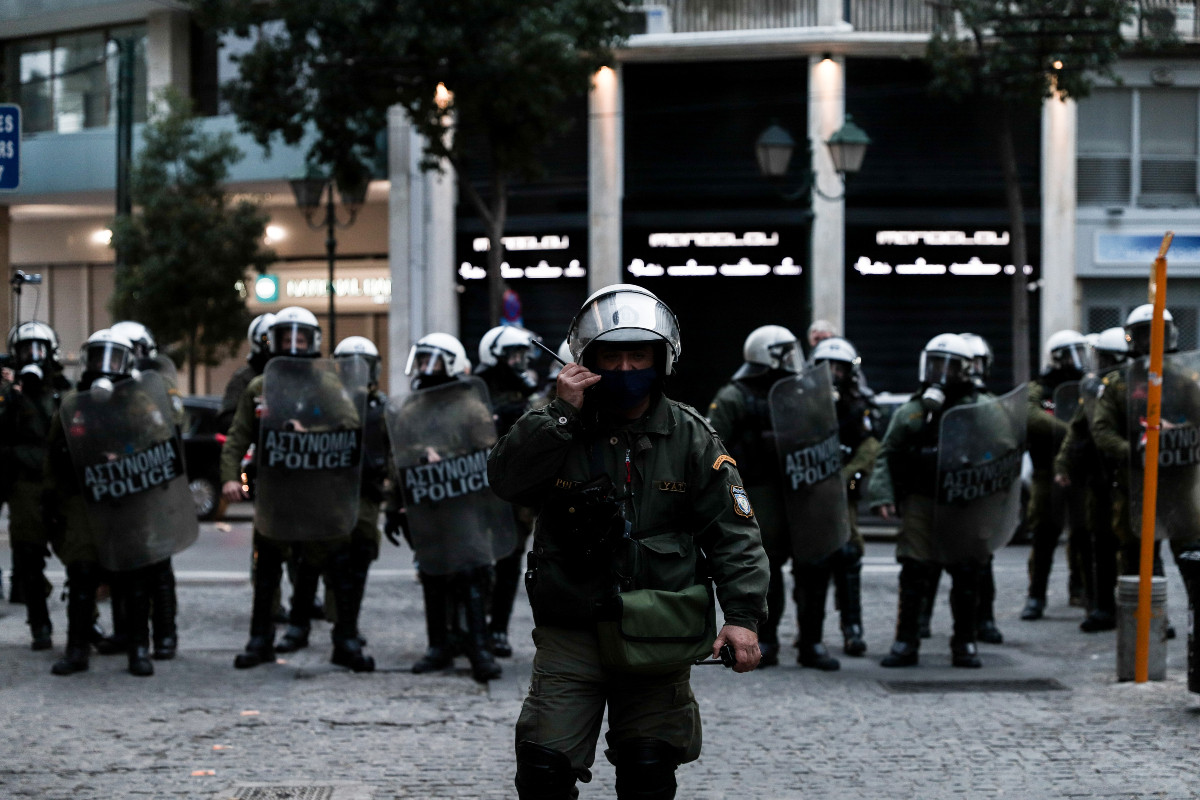 Η αστυνομία διέλυσε τη συγκέντρωση για Κουφοντίνα: Δακρυγόνα, αύρες και προσαγωγές [Φώτο