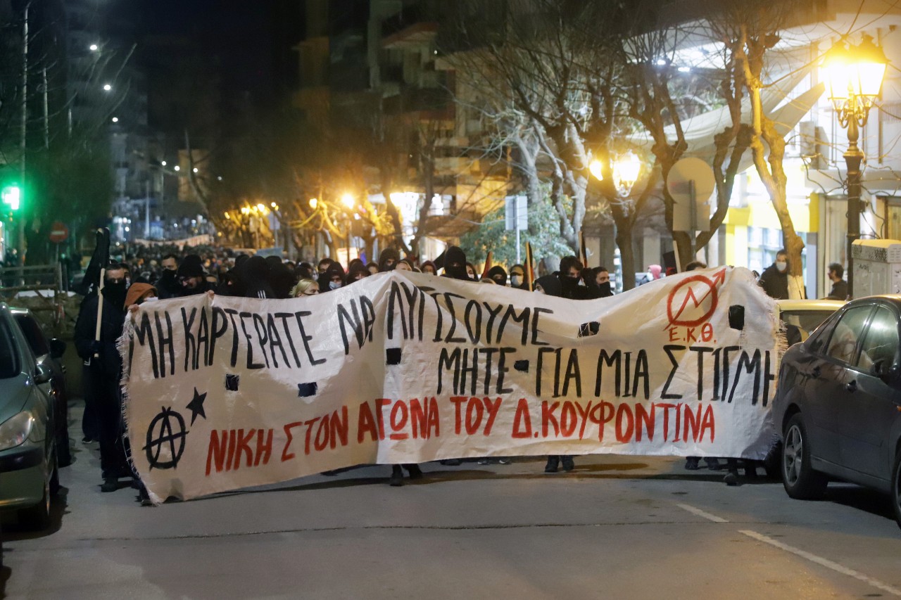 Πολιτικά παιχνίδια νομιμοφροσύνης και ανυπακοής