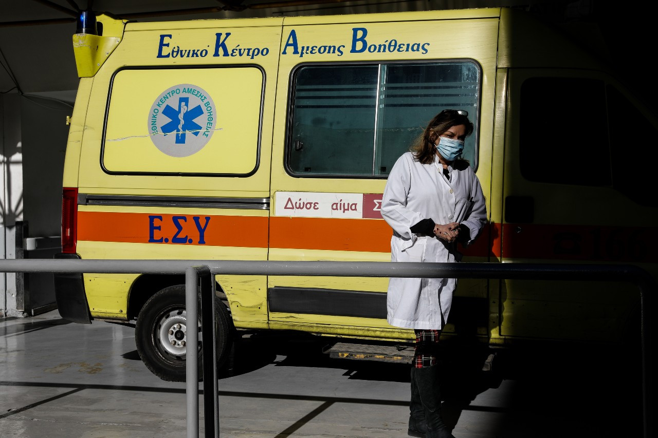 Γιατί εκτοξεύτηκαν οι μη covid θάνατοι στην Ελλάδα – Τι συμβαίνει στα νοσοκομεία