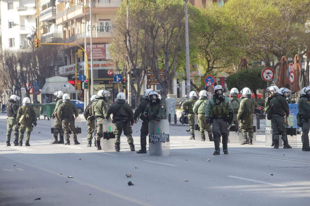 Θεσσαλονίκη: Ένταση με χημικά και μολότοφ μετά το τέλος της πορείας [Βίντεο]
