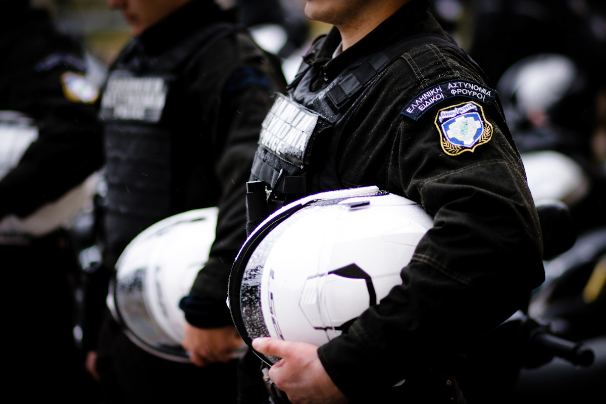 Αστυνομικοί στο Tvxs.gr: Ανεκπαίδευτοι αστυνομικοί και η πίεση για κορονοπρόστιμα ενισχύουν την αυθαιρεσία