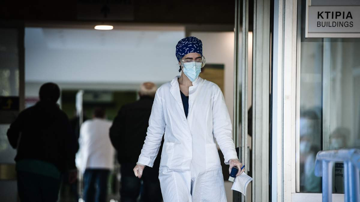 «Επίταξη» ιδιωτικών κλινικών για κορονοϊό: «Νοσηλεία μόνο όταν η νόσος είναι σε αποδρομή»