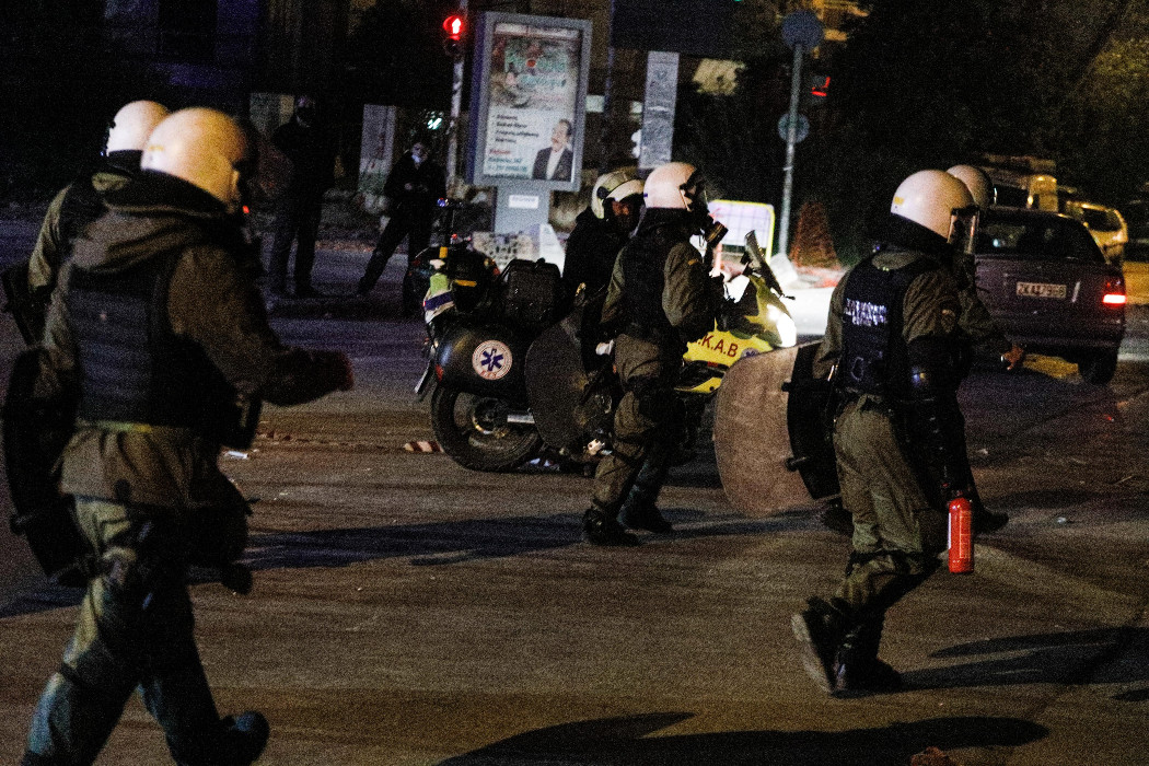 Νέα μαρτυρία αστυνομικής βίας από τον ηθοποιό Χ. Μαλάκη: «Χαστούκι και.. φύγε ψοφίμι»