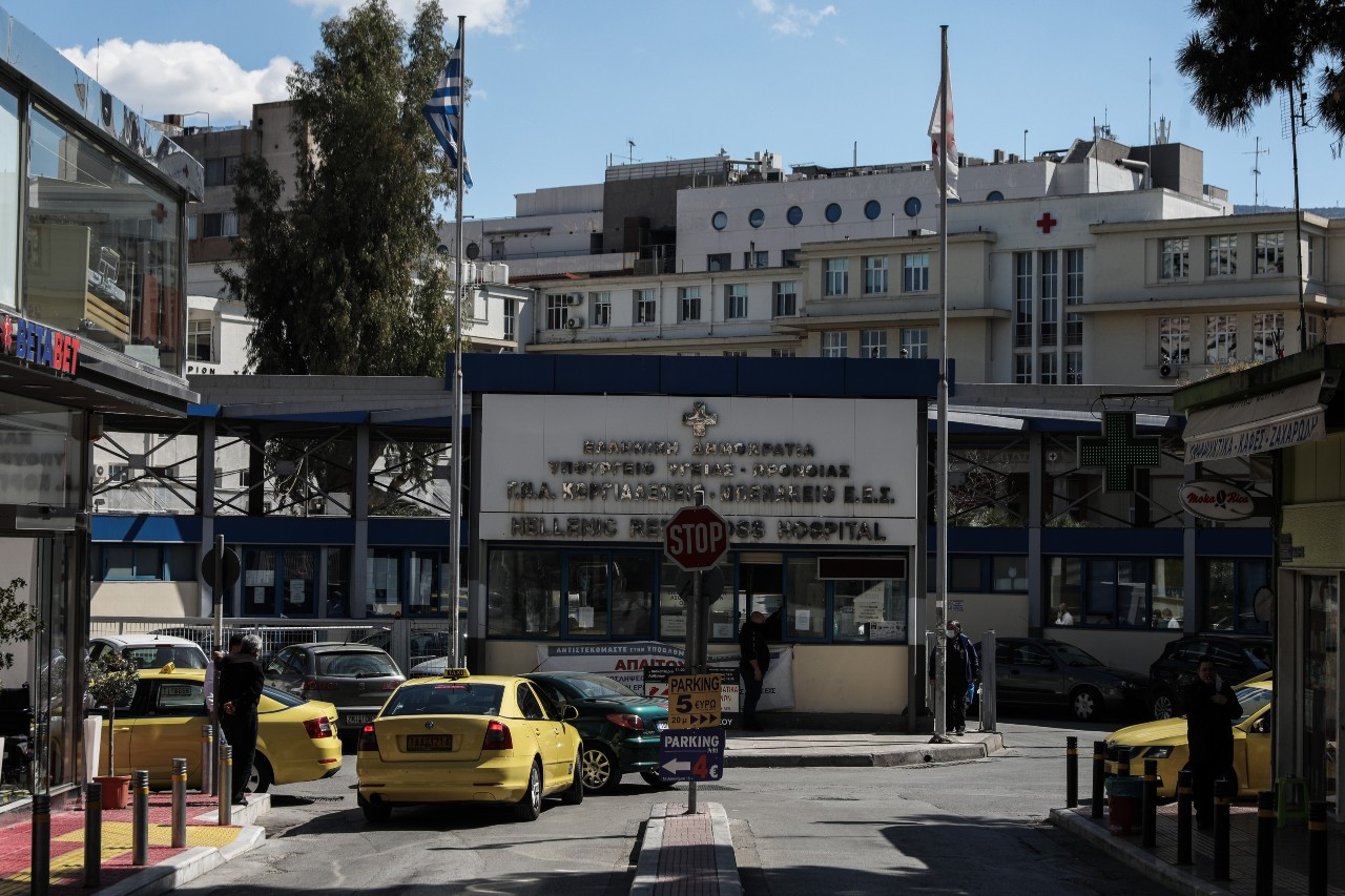 Χωρίς προσωπικό ο «Ερυθρός Σταυρός» που μετατράπηκε σε νοσοκομείο covid