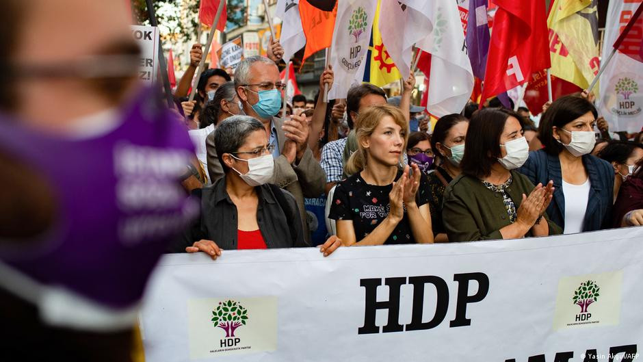 Τι επιδιώκει ο Ερντογάν απαγορεύοντας το ΗDP;