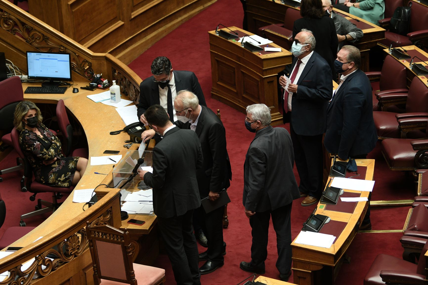 ΝΔ, ΚΙΝΑΛ και Ελληνική Λύση ψήφισαν υπέρ της προανακριτικής για τον Ν. Παππά