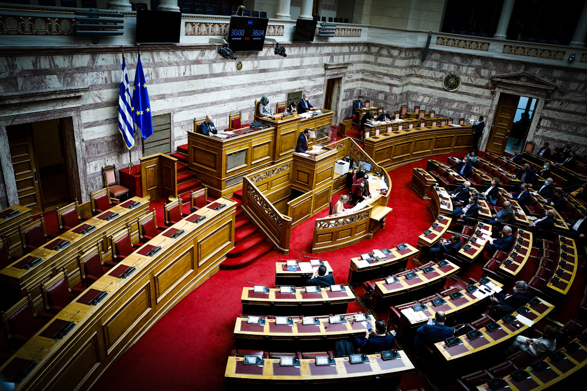 Διαρροές στη ψηφοφορία της προανακριτικής για τηλεοπτικές άδειες και υπόθεση Καλογρίτσα