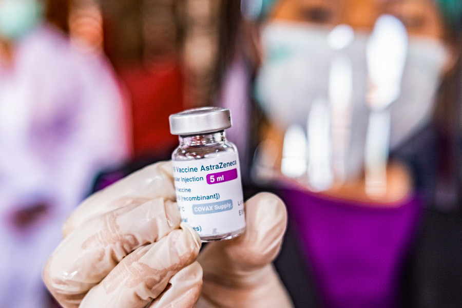 Επίσημα αναγνωρίστηκαν οι θρομβώσεις ως παρενέργεια του εμβολίου της AstraZeneca