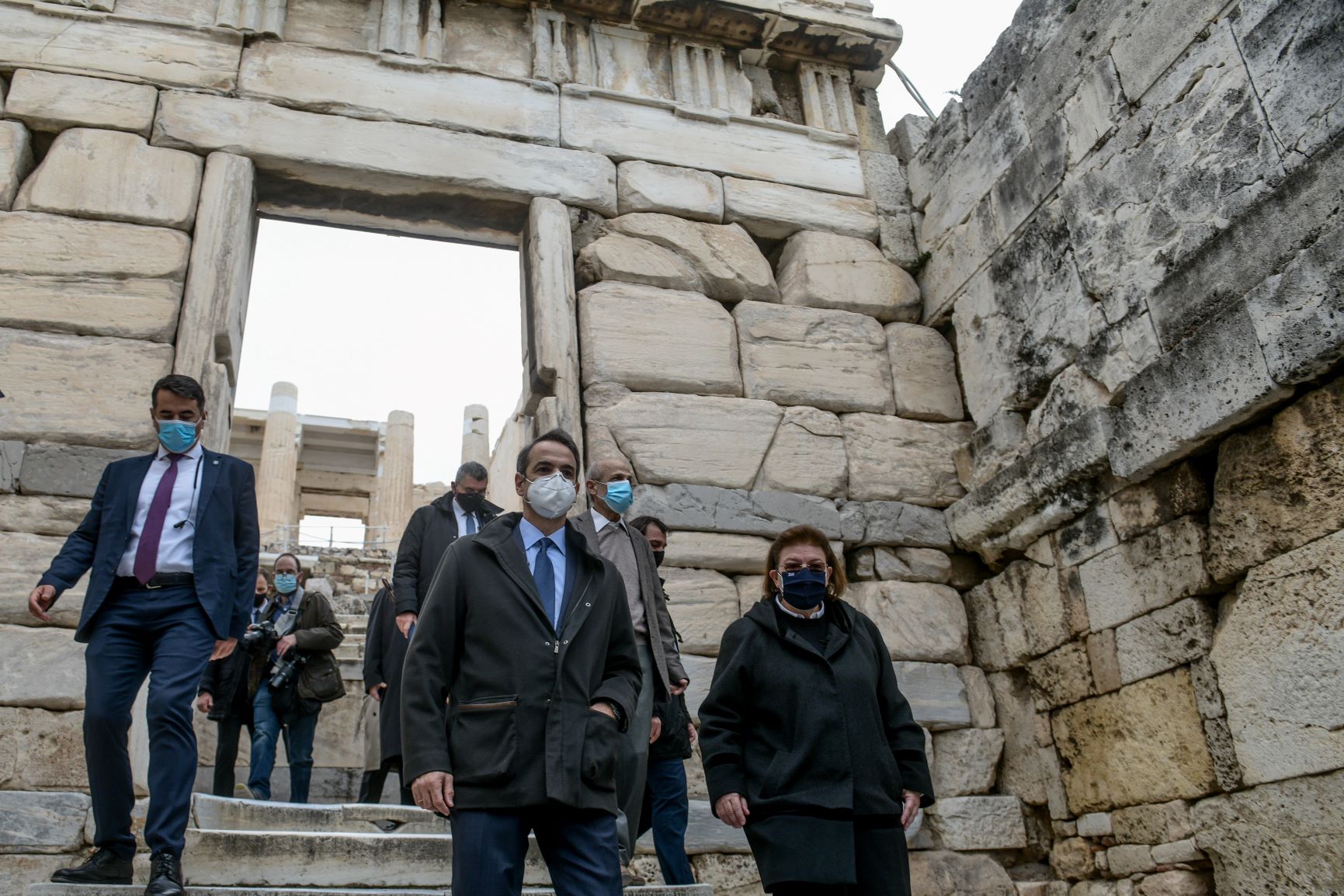 ΥΠΠΟ: Διαψεύδει τα περί αναγραφής του ονόματος της υπουργού στην Ακρόπολη