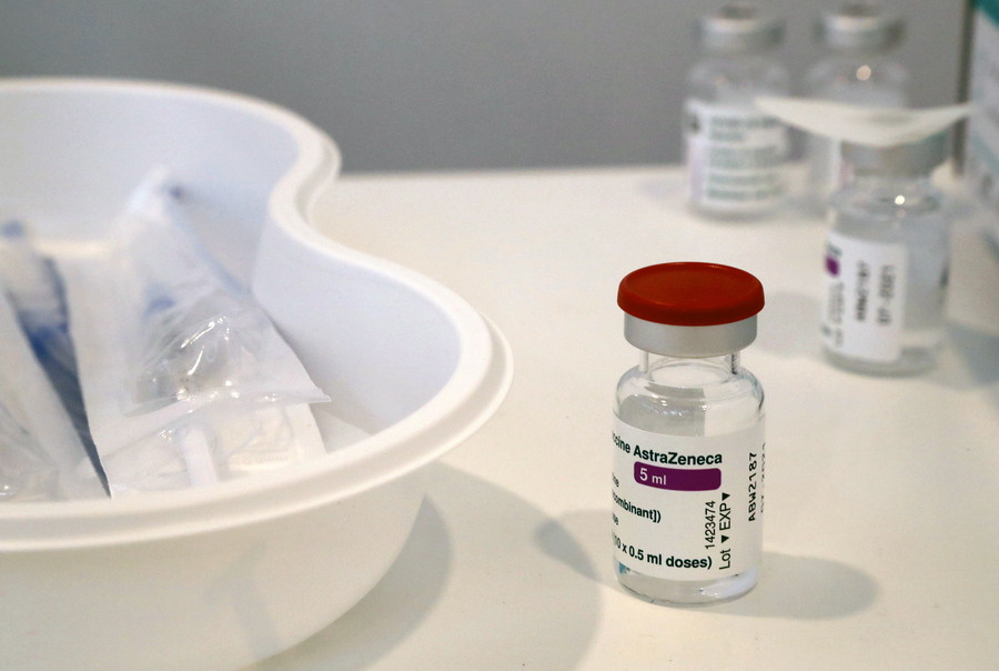 Αναστέλλει τις δοκιμές του εμβολίου της Astrazeneca σε παιδιά και εφήβους το Πανεπιστήμιο της Οξφόρδης