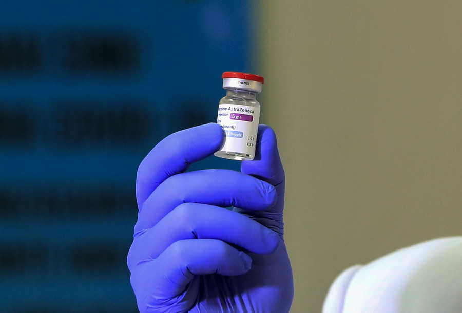ΕΜΑ για το εμβόλιο της AstraZeneca: Συνδέεται με θρόμβωση αλλά είναι σπάνιο και τα οφέλη περισσότερα
