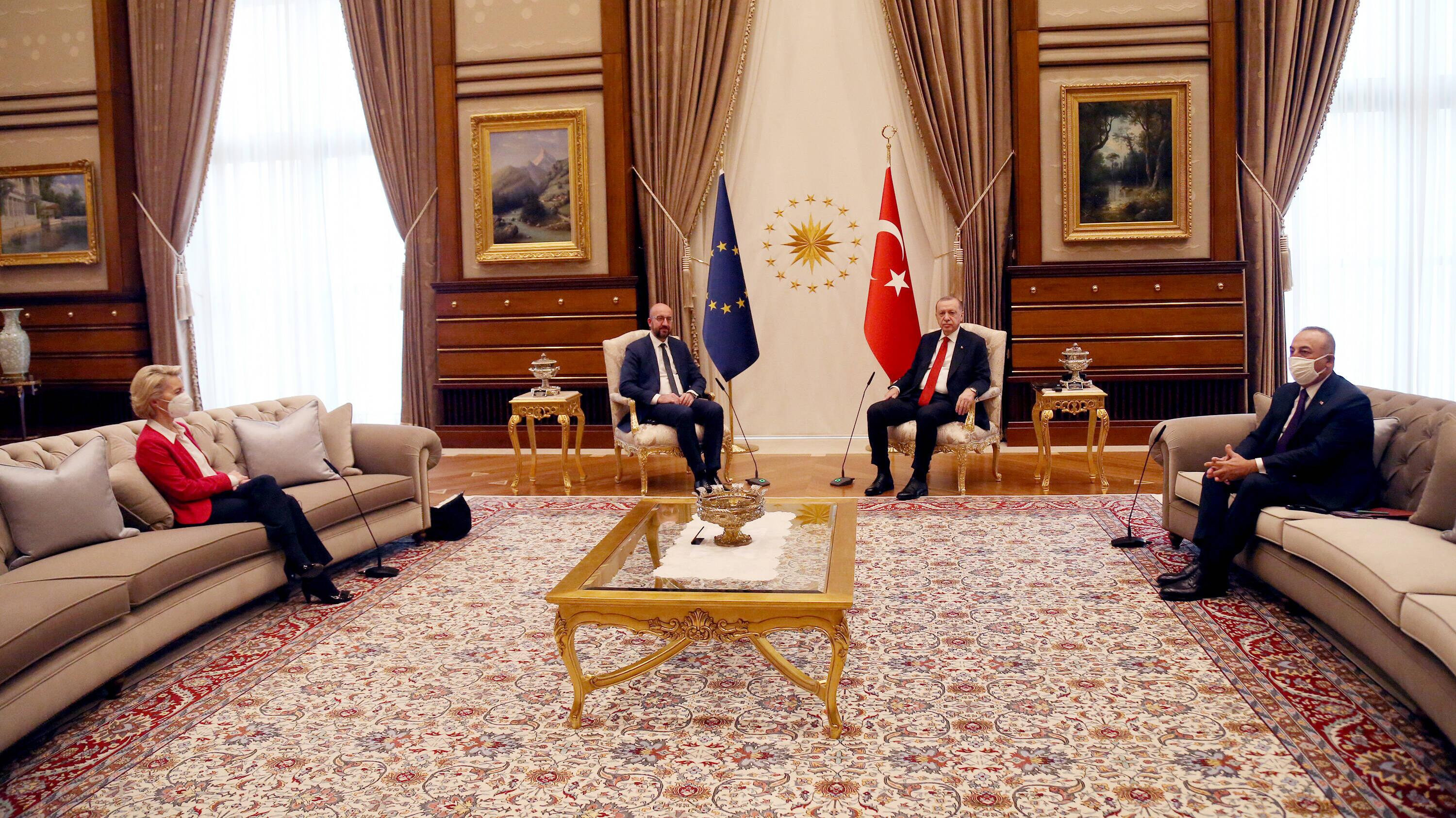 Διπλωματικό επεισόδιο Ιταλίας – Τουρκίας για το «Sofa-gate»
