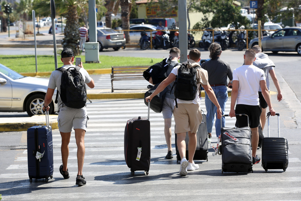Liberation: Οι Γερμανοί τουρίστες στην Κρήτη έφεραν τον κορονοϊό στη βαλίτσα τους
