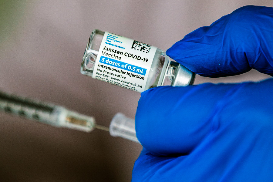 Η ΕΕ σταματά τα εμβόλια AstraZeneca και Johnson