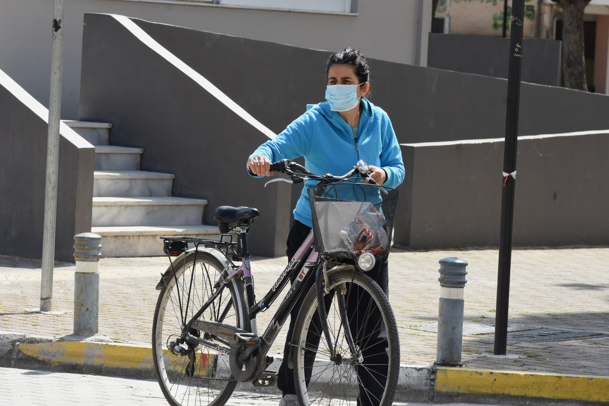 Μόσιαλος: Θα ζούμε μαζί με τον κοροναϊό για δεκαετίες  – Θα πρέπει να εμβολιαζόμαστε κάθε χρόνο