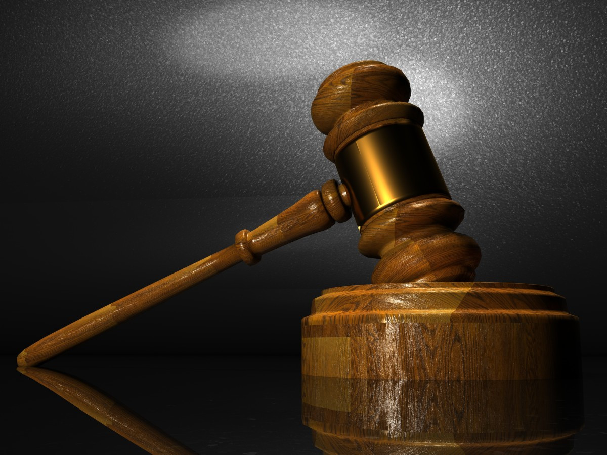 Δικηγόροι για ακαταδίωκτο: «Οσμή συγκάλυψης πολιτικών και ποινικών ευθυνών»