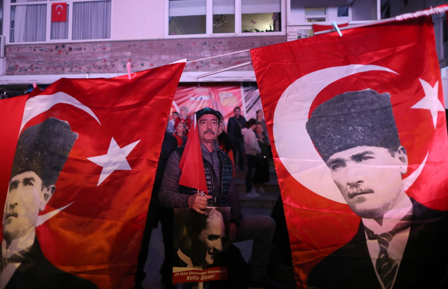Ο Ερντογάν προσπαθεί να «εξαφανίσει» τον Κεμάλ