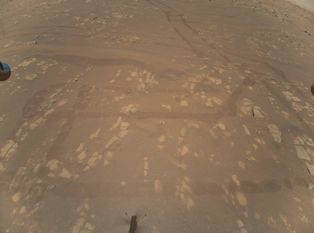 Άρης: Οι πρώτες έγχρωμες φωτογραφίες από το ελικόπτερο της NASA
