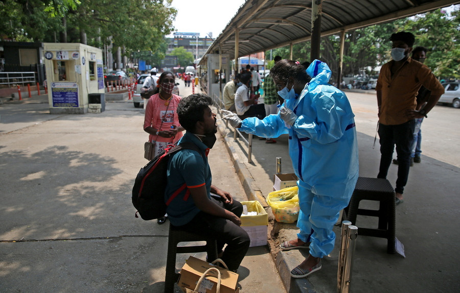 Μόσιαλος: Τι συμβαίνει στην Ινδία με την πανδημία;